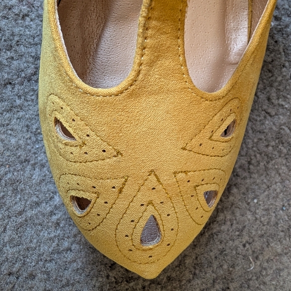 Graham Street Mustard Yellow Vintage style heels - Picture 7 of 10